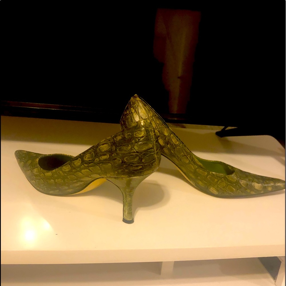 Size 9 army green two tone 3 inch heel